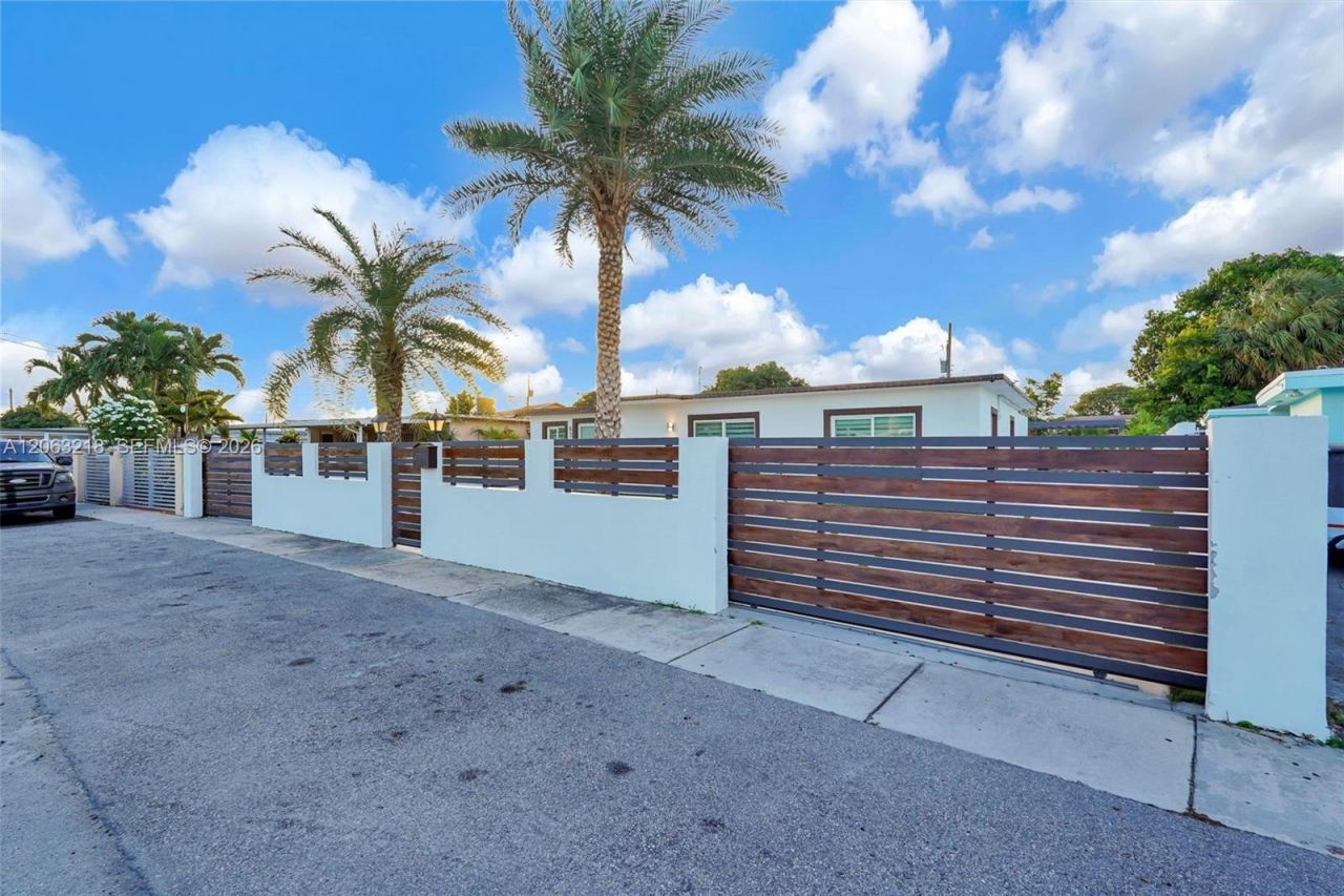 831 E 10th Pl , Hialeah, FL 33010 Photo
