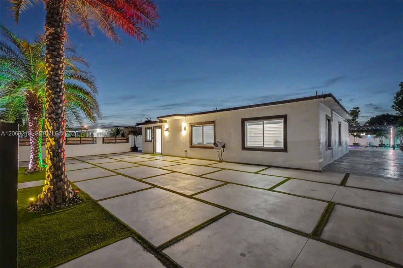 831 E 10th Pl , Hialeah, FL 33010 Photo