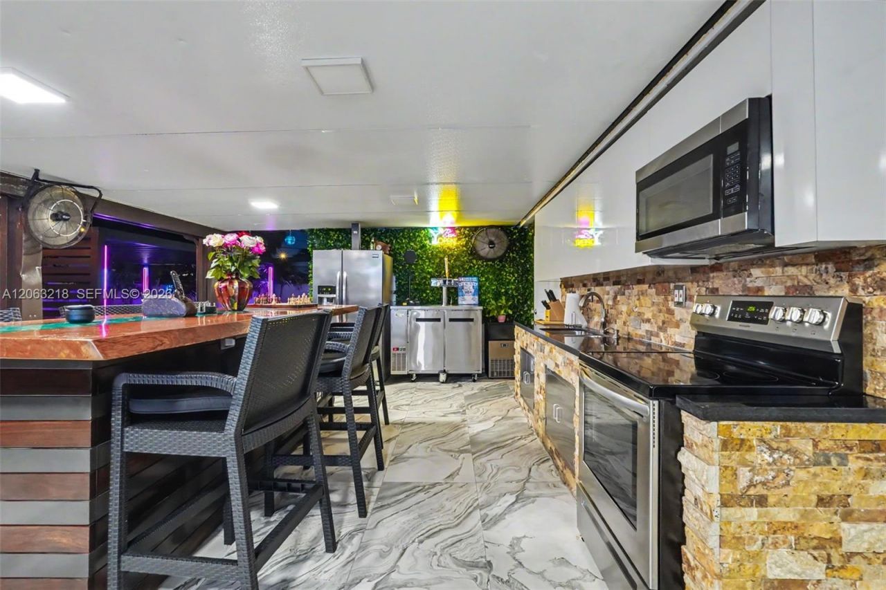 831 E 10th Pl , Hialeah, FL 33010 Photo