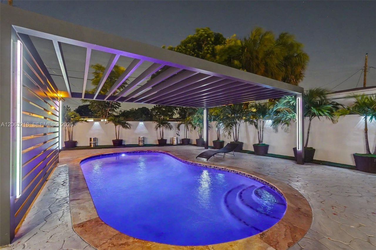 831 E 10th Pl , Hialeah, FL 33010 Photo