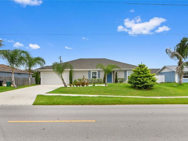 361 SW Thornhill Dr , Port St. Lucie, FL 34984