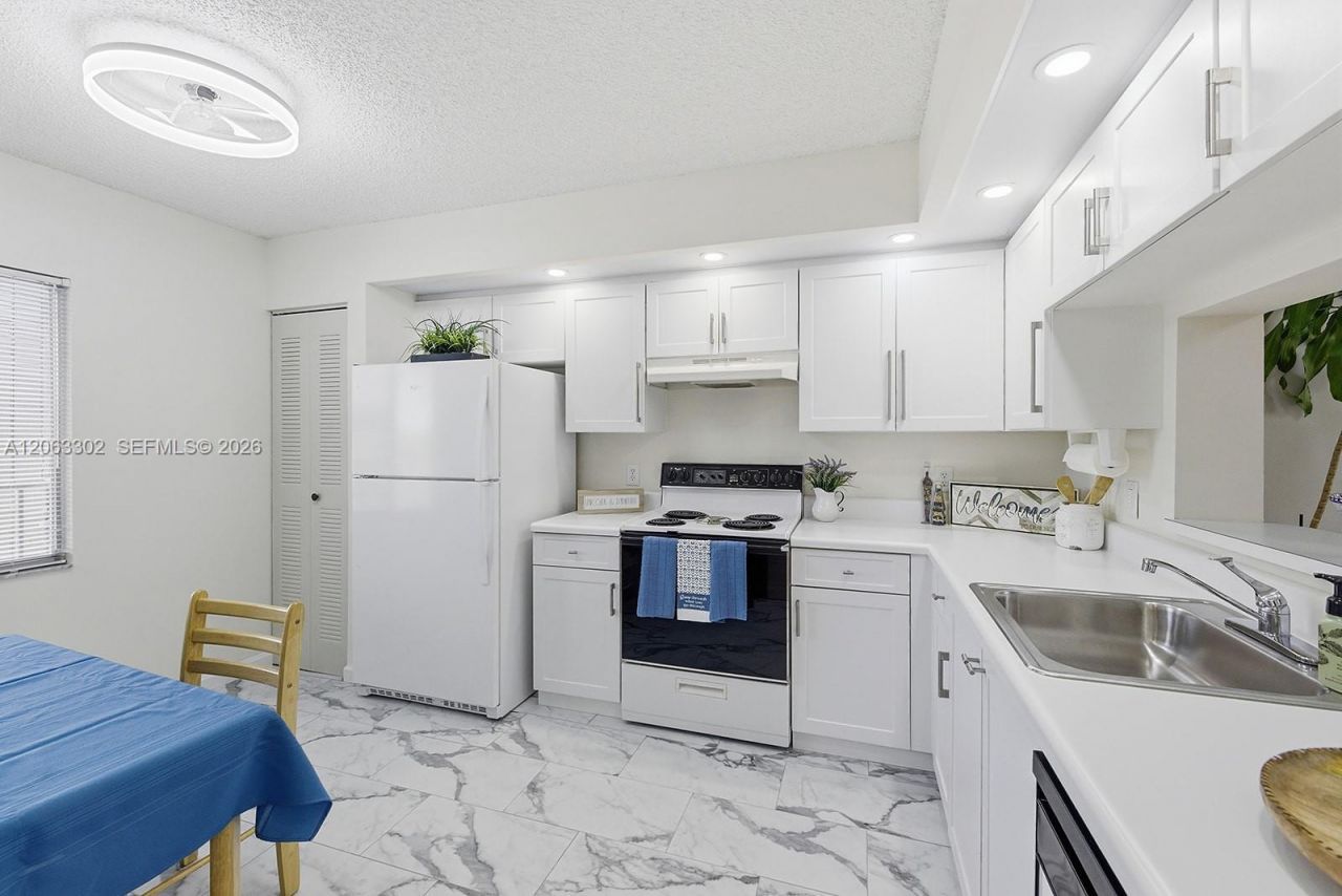 1200 SW 137th Ave, Unit 308E, Pembroke Pines, FL 33027 Photo