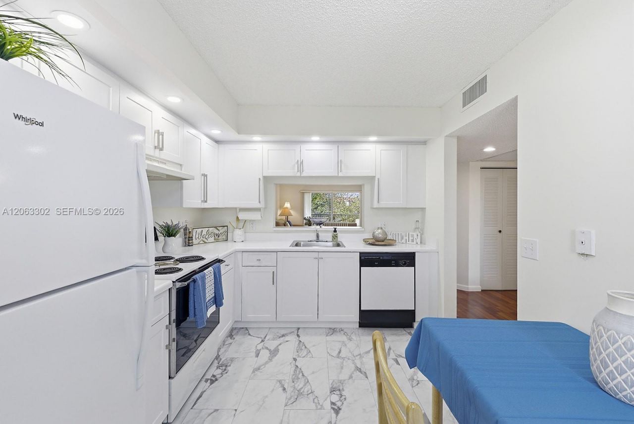 1200 SW 137th Ave, Unit 308E, Pembroke Pines, FL 33027 Photo