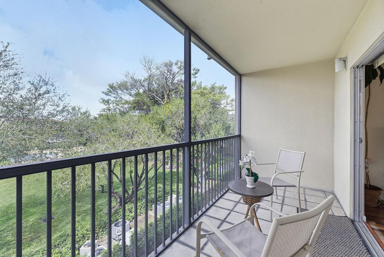 1200 SW 137th Ave, Unit 308E, Pembroke Pines, FL 33027 Photo
