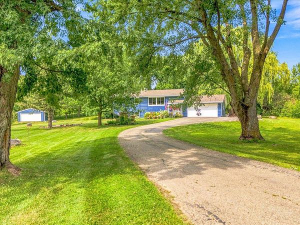 18480 Country Squires Circle , Prior Lake, MN 55372