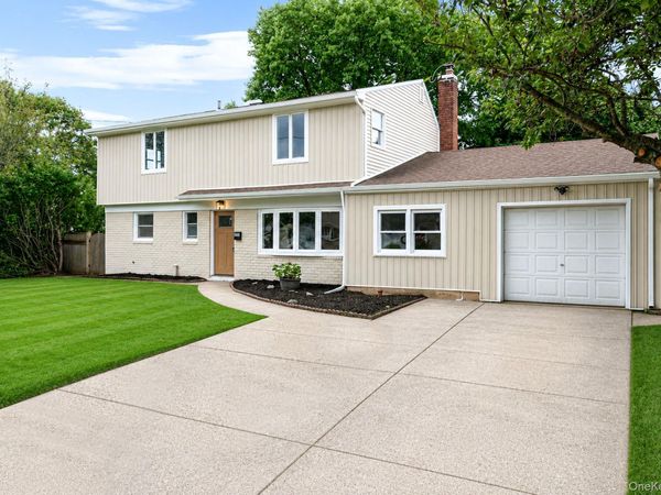 532 French Avenue , North Babylon, NY 11703