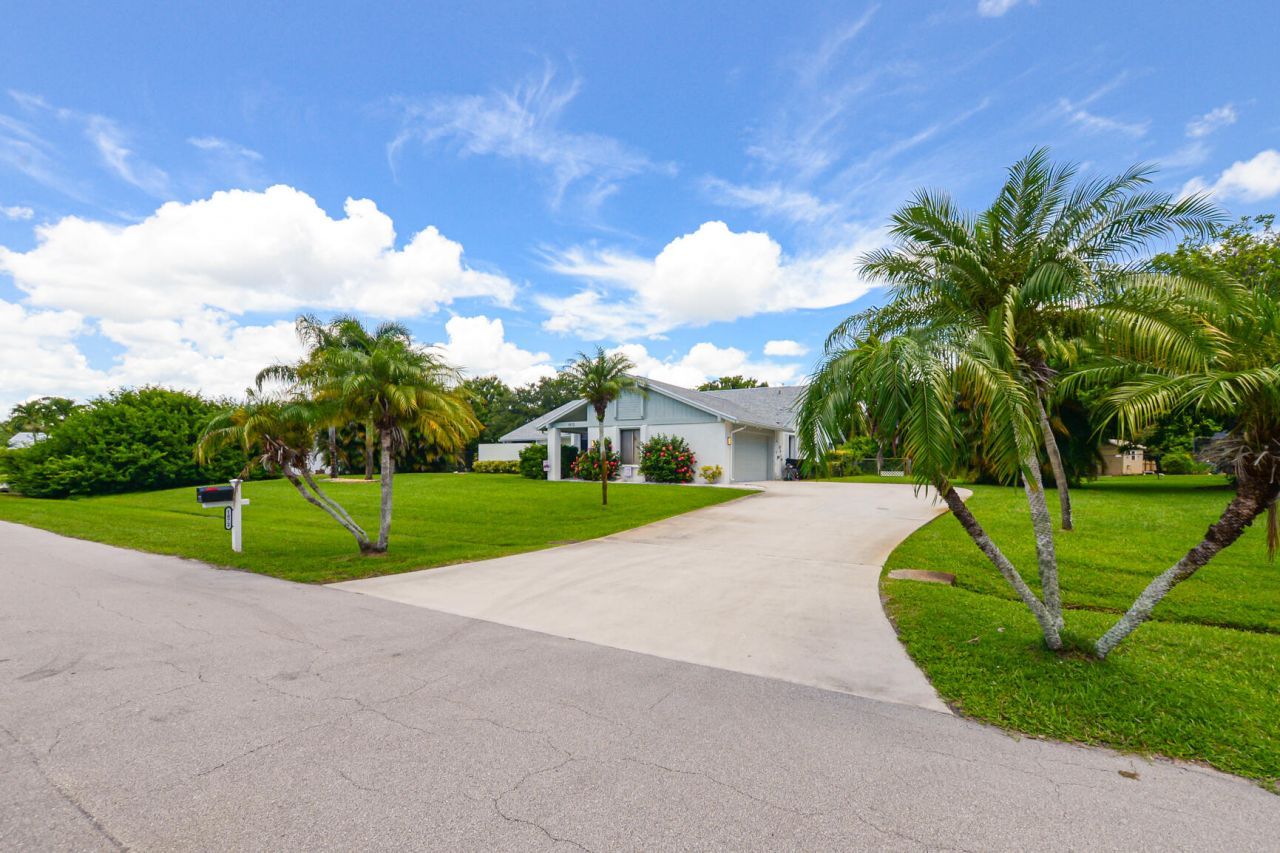 1872 SE Elrose Street, Port Saint Lucie, FL 34952 Photo