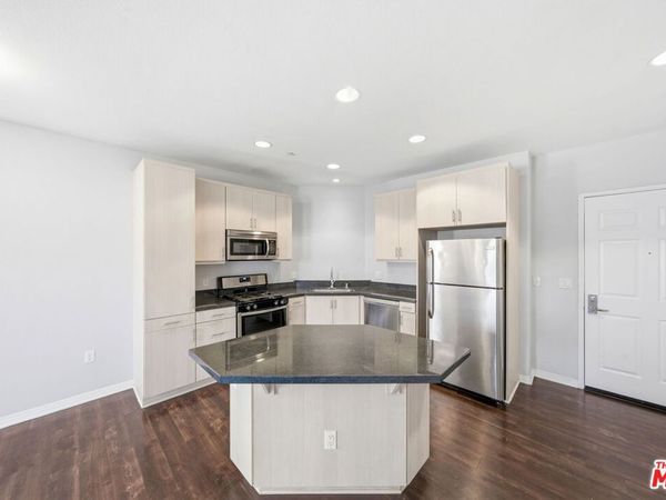 1408 W WASHINGTON Boulevard, Unit 303, Los Angeles, CA 90007