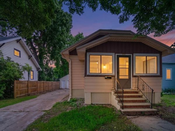 735 S BAIRD STREET, Green Bay, WI 54301