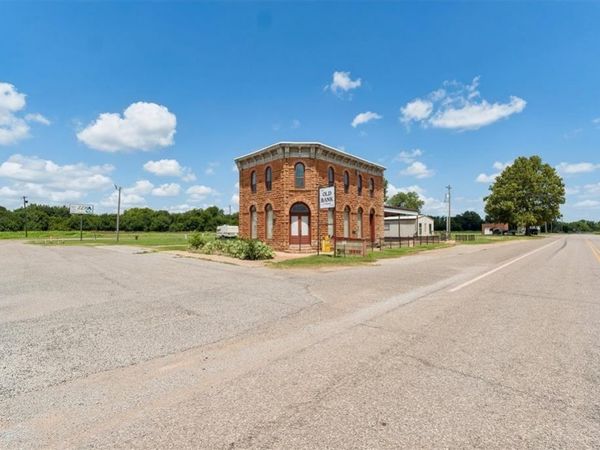 106 N Main Street, Mulhall, OK 73063