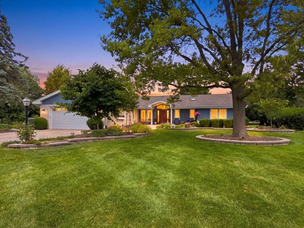 1110 Lake Shore Drive N, Barrington, IL 60010