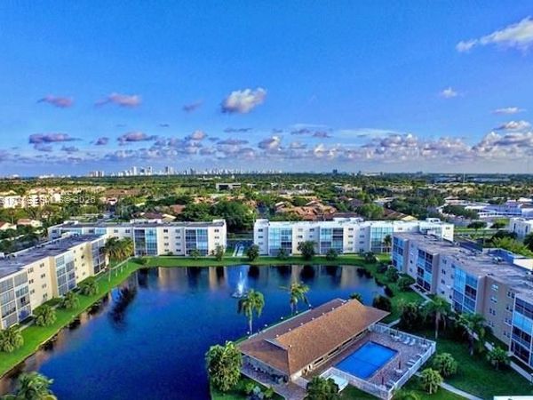 414 SE 10th St, Unit 103, Dania Beach, FL 33004