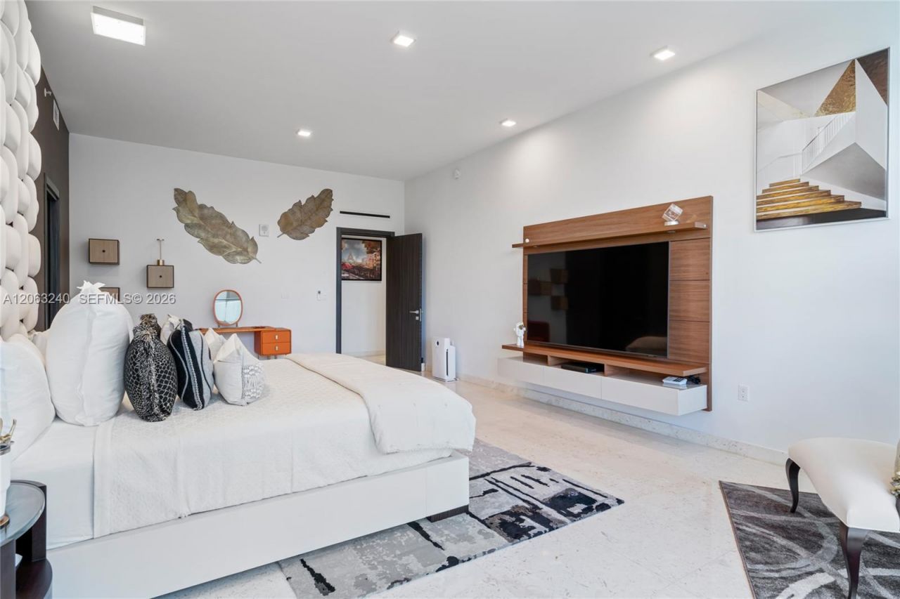 3581 E Glencoe St, Unit 505, Miami, FL 33133 Photo