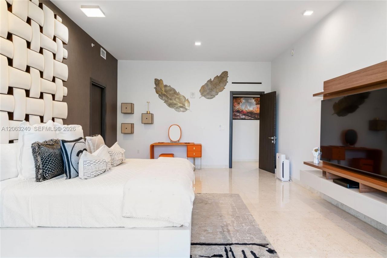 3581 E Glencoe St, Unit 505, Miami, FL 33133 Photo