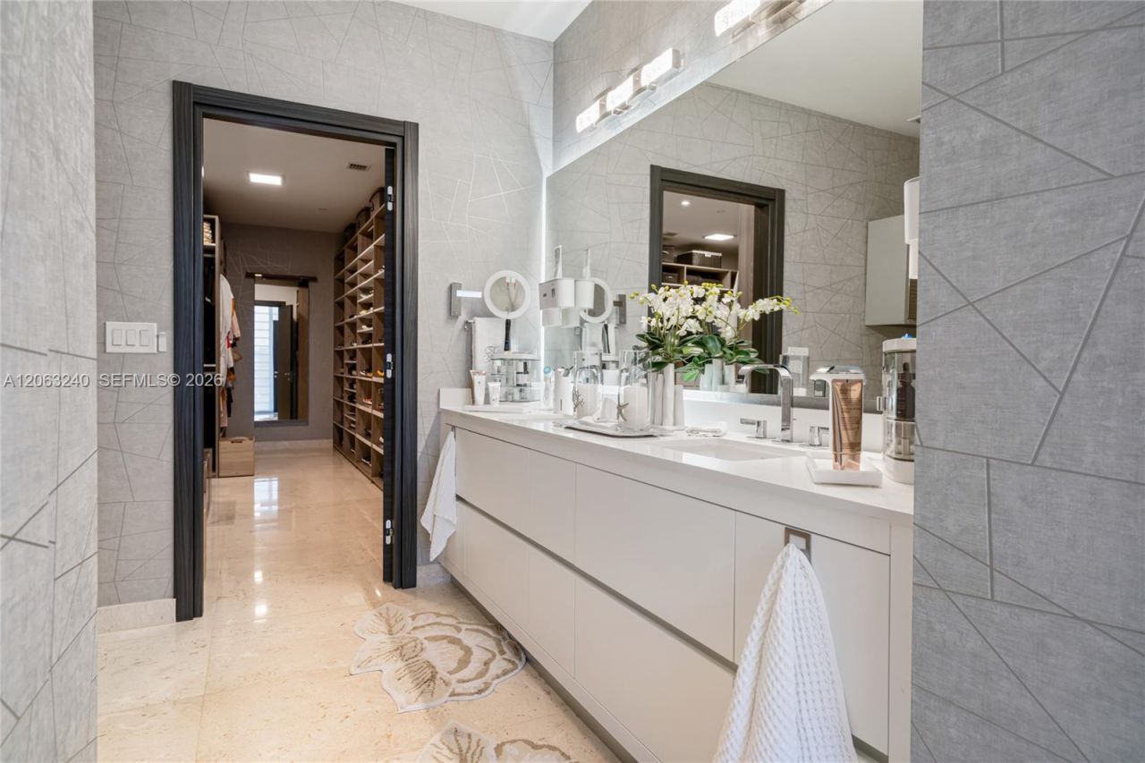 3581 E Glencoe St, Unit 505, Miami, FL 33133 Photo