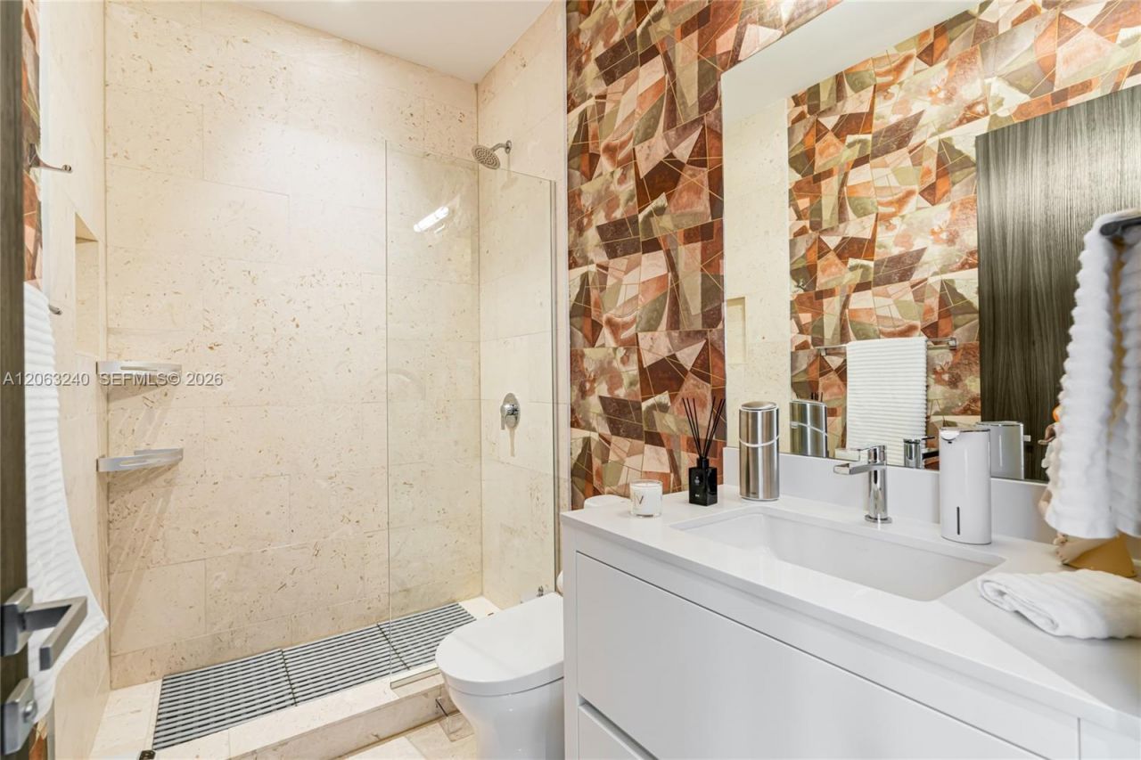 3581 E Glencoe St, Unit 505, Miami, FL 33133 Photo