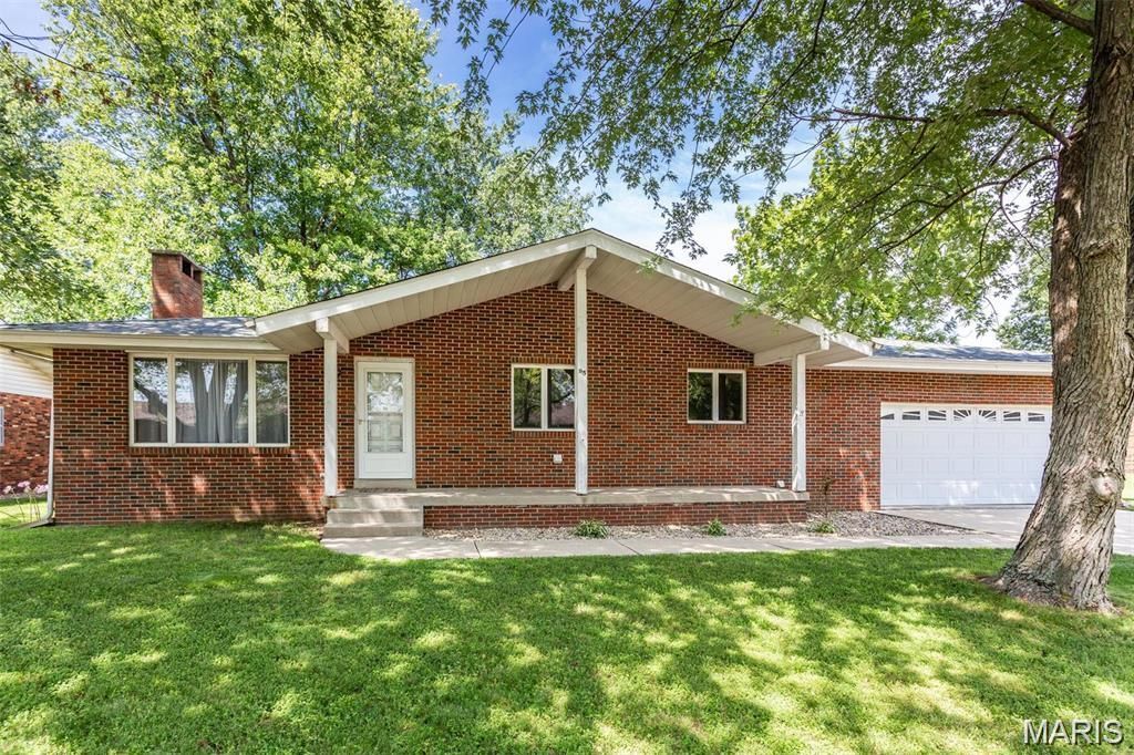 95 Sunflower Drive , Highland, IL 62249 Main Photo