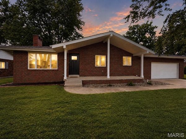 95 Sunflower Drive, Highland, IL 62249