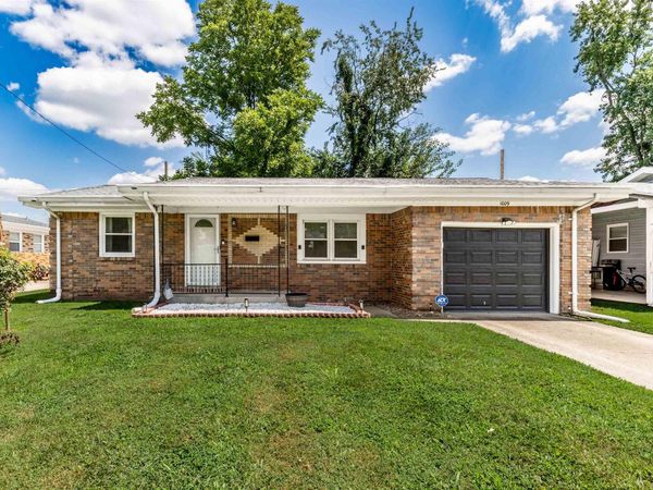 1009 N Fairlawn W Circle, Evansville, IN 47711