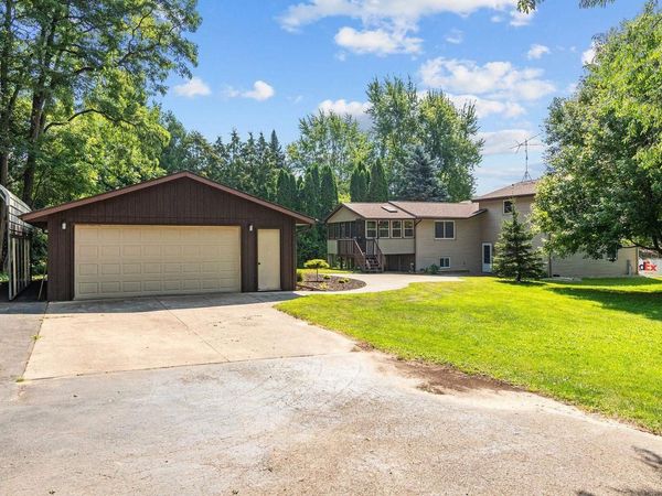 N3868 MOSQUITO HILL ROAD, New London, WI 54961