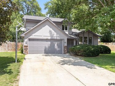 10754 Suffolk Circle, Omaha, NE 68127