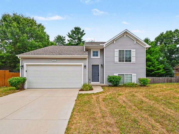 1202 Pinewood Drive, Greenville, MI 48838