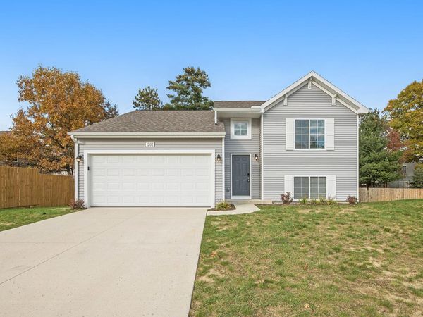 1202 Pinewood Drive, Greenville, MI 48838