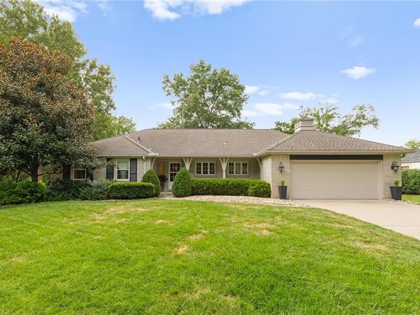 8024 Cherokee Lane, Leawood, KS 66206