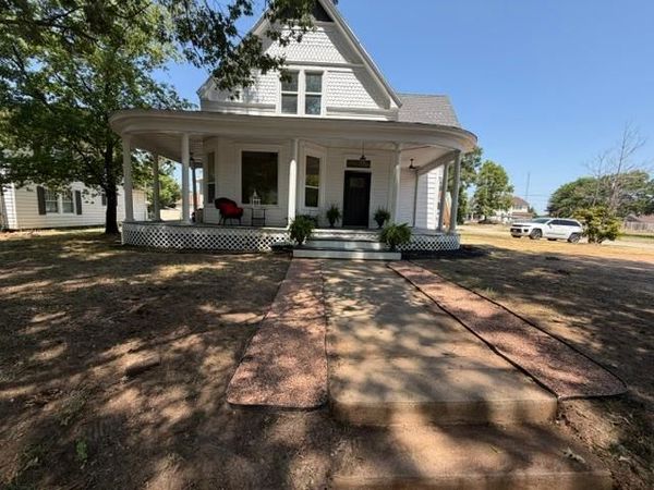 424 N Hinckley Street, Holdenville, OK 74848