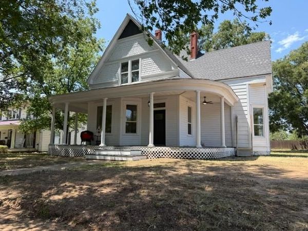424 N Hinckley Street, Holdenville, OK 74848