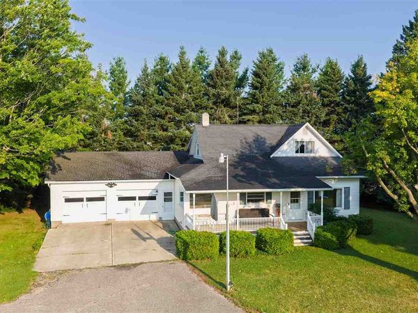 6592 S US 31, Charlevoix, MI 49720