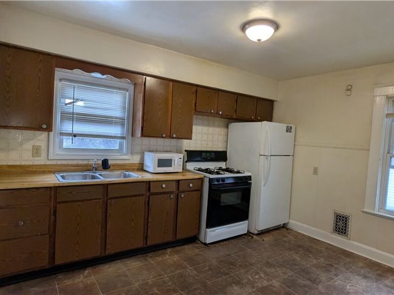 826 Michigan, Youngstown, OH 44505 Photo 13