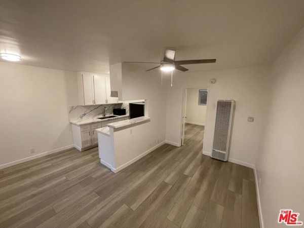 25 Navy Street, Unit 16, Venice, CA 90291