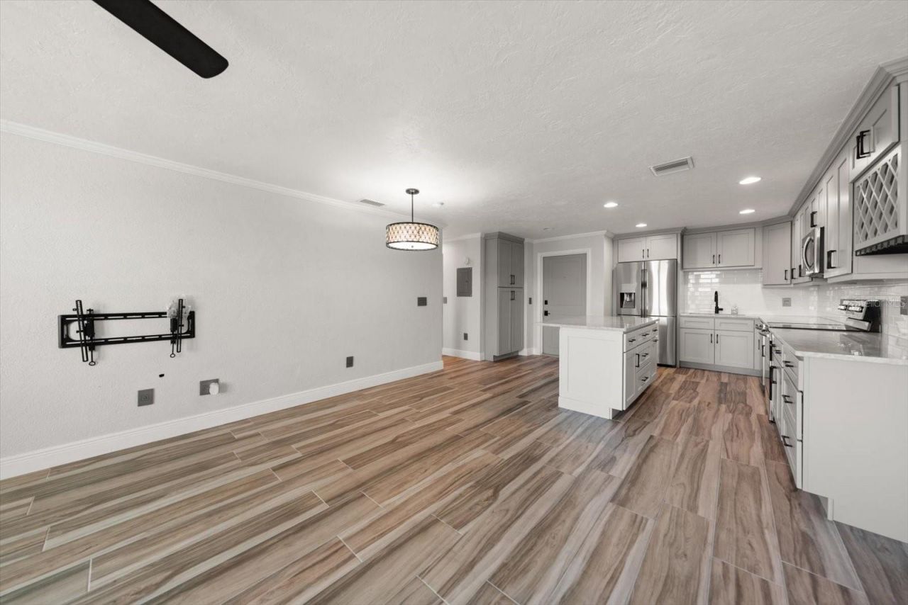4681 1st Street Ne, Unit 308, Saint Petersburg, FL 33703 Photo