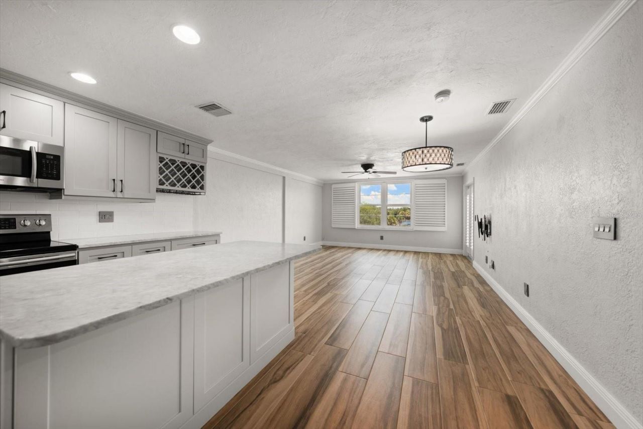 4681 1st Street Ne, Unit 308, Saint Petersburg, FL 33703 Photo
