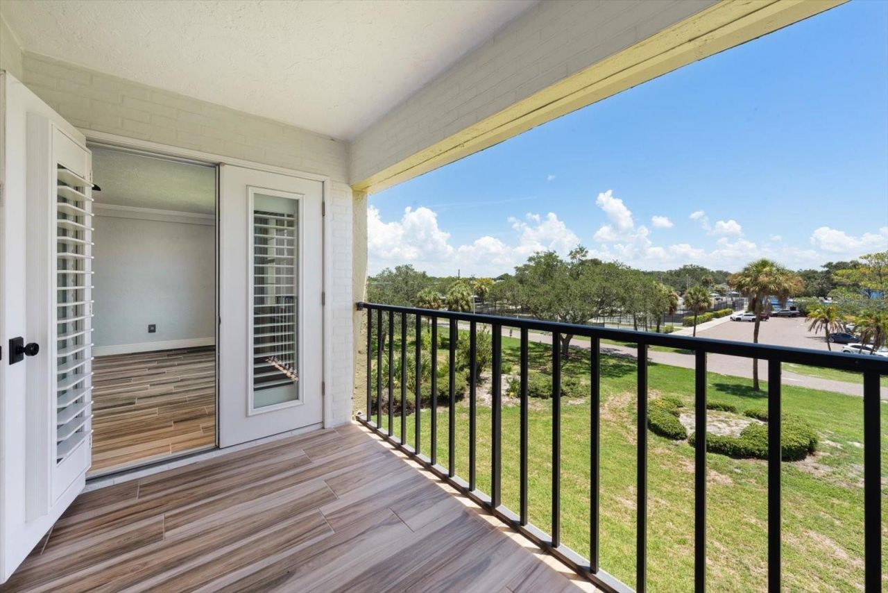 4681 1st Street Ne, Unit 308, Saint Petersburg, FL 33703 Photo