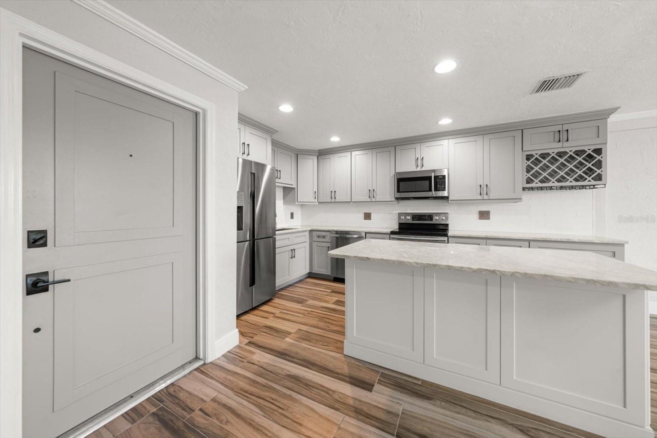 4681 1st Street Ne, Unit 308, Saint Petersburg, FL 33703 Photo