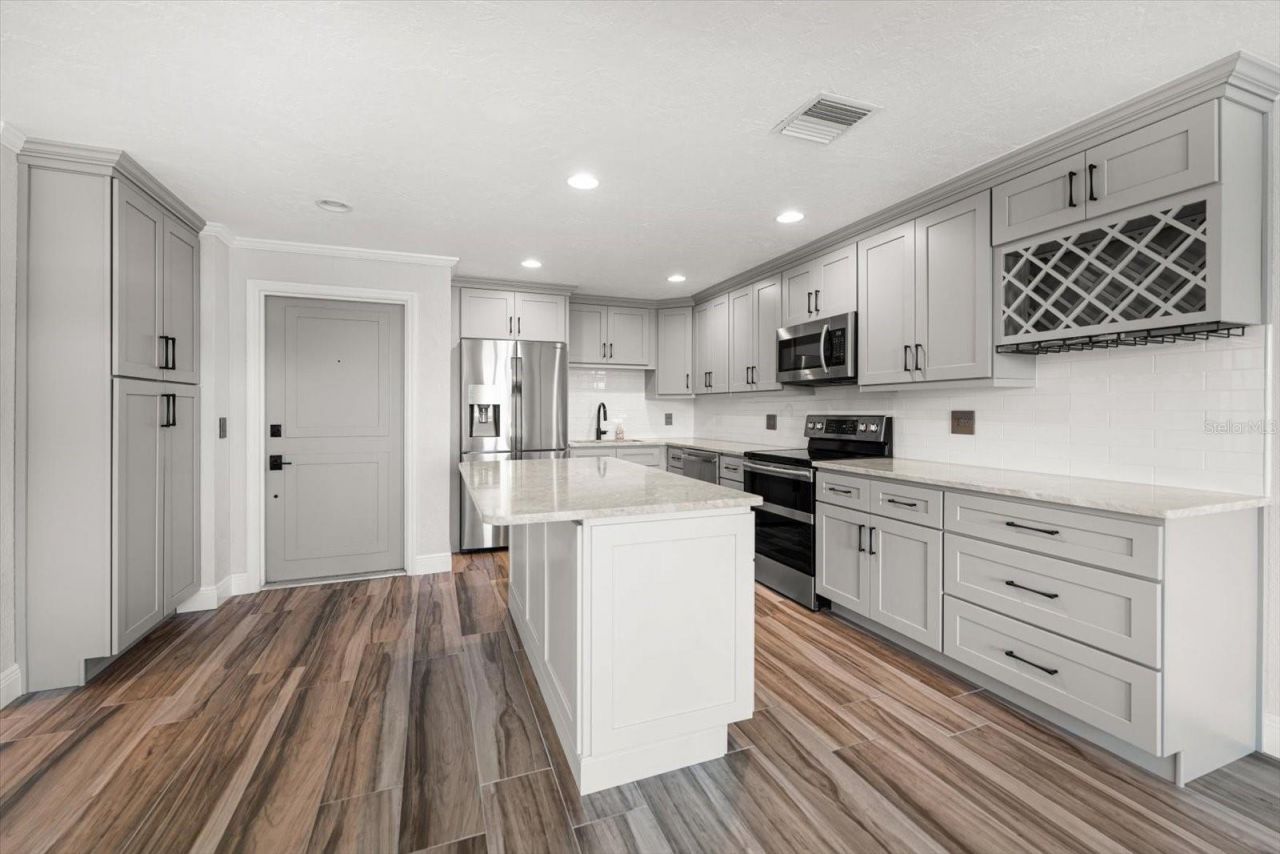 4681 1st Street Ne, Unit 308, Saint Petersburg, FL 33703 Photo