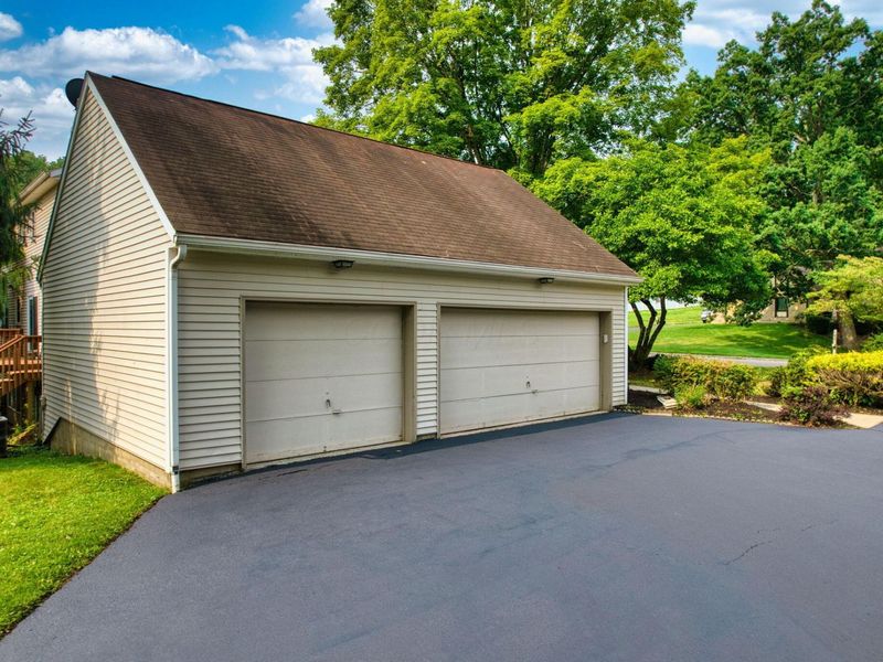 670 Carriage Court, Newark, OH 43055 Photo 4
