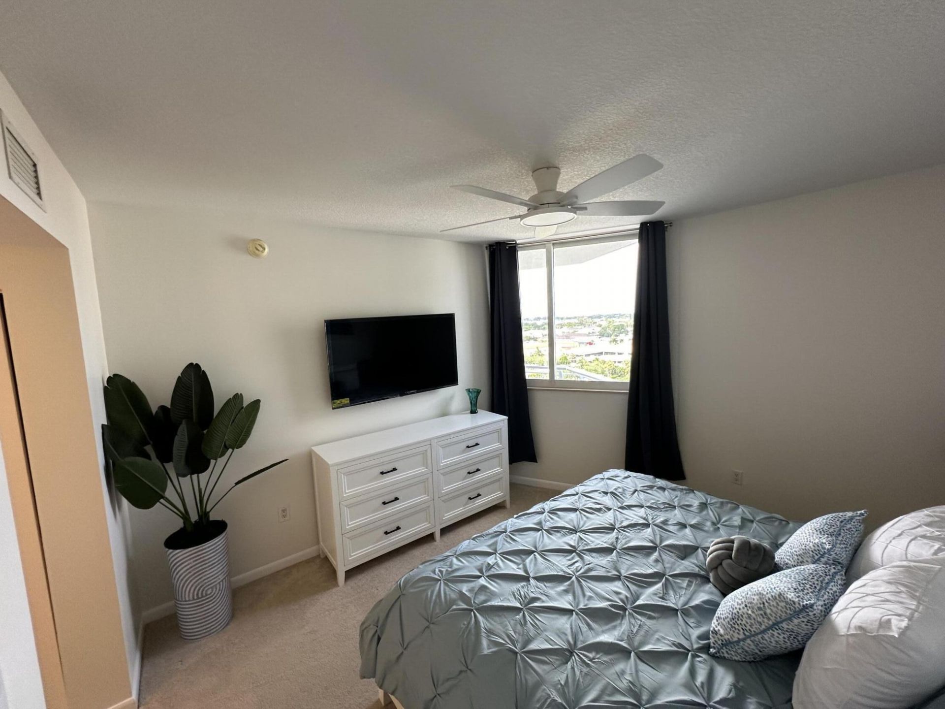 1551 N Flagler Drive, Unit 1106, West Palm Beach, FL 33401 Photo