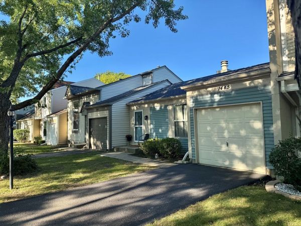 1445 N Driftwood Avenue , Palatine, IL 60067