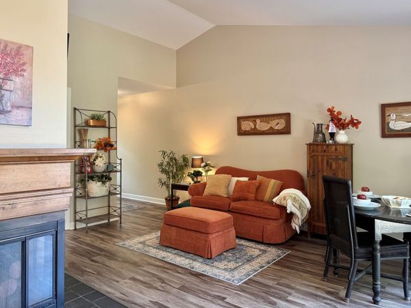 1445 N Driftwood Avenue , Palatine, IL 60067