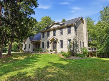 9619 Tree Top Court, Hamburg Township, Mi 48169