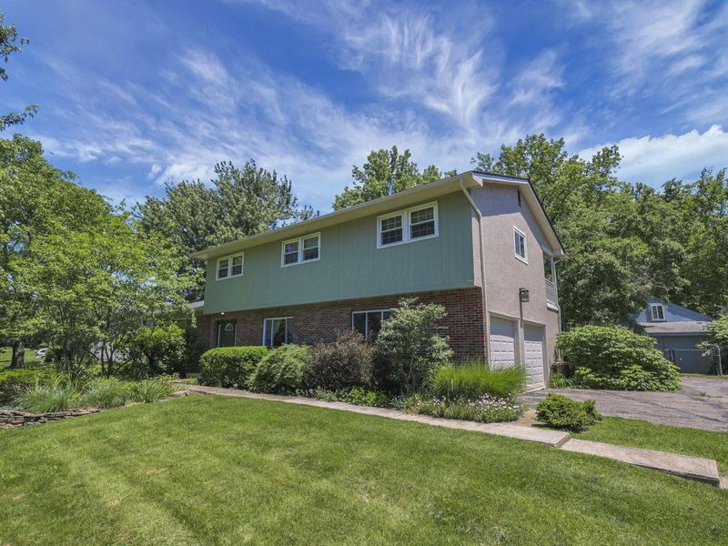 830 Harvest Lane Court , Columbus, OH 43213 Photo 2