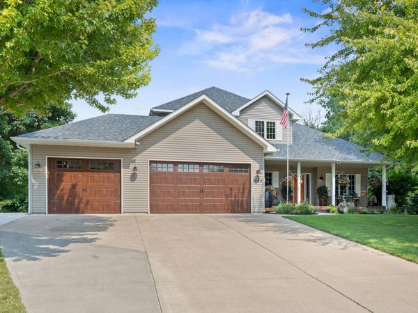 1869 White Oak Drive , Chaska, MN 55318