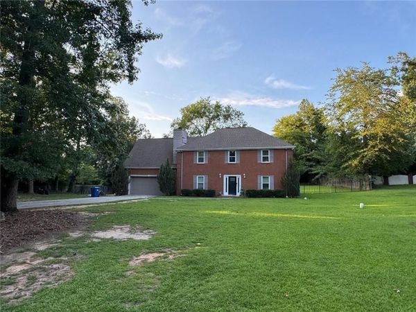 760 Kings Crest Court , Fairburn, GA 30213