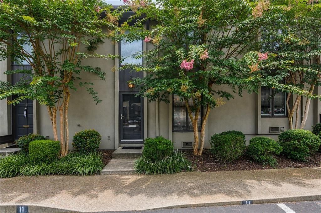 13 Ivy Square Ne, Atlanta, GA 30342 Main Photo