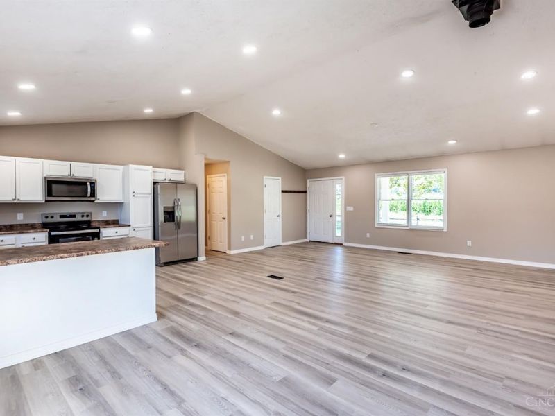 94 Fawn Lane, Blanchester, OH 45107 Photo 8