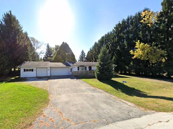 1101 Mallard LANE, Manitowoc, WI 54220