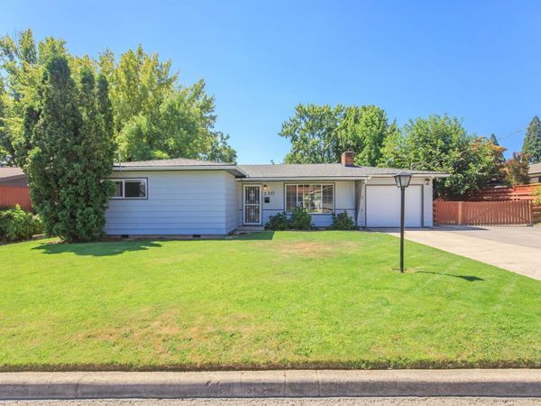 110 Windsor Way, Central Point, OR 97502